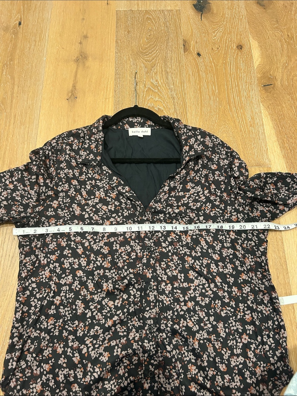 Bella Dahl Black Floral Button-Front Blouse - Picture 7 of 8